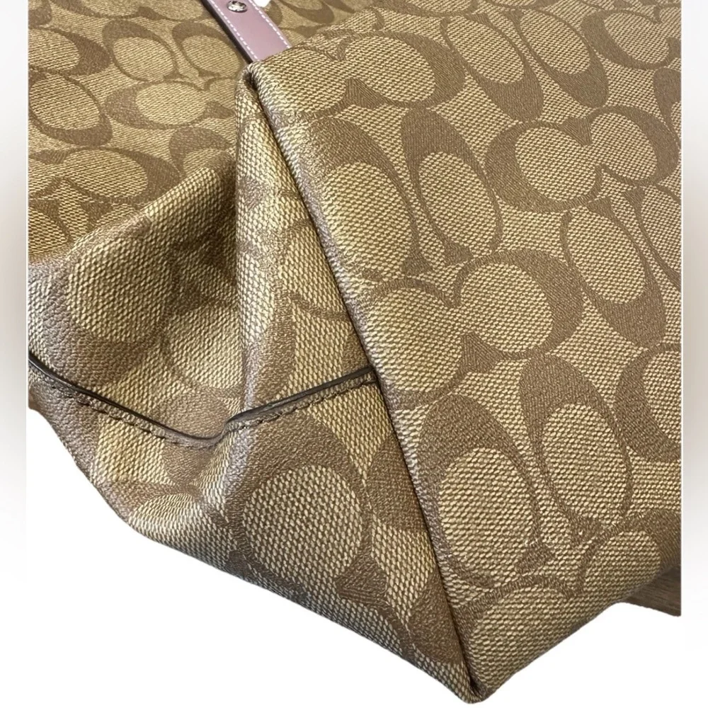 COACH City Tote Signature Khaki Monogram Rare Lilac Leather Strap and Detail - Picture 7 of 10